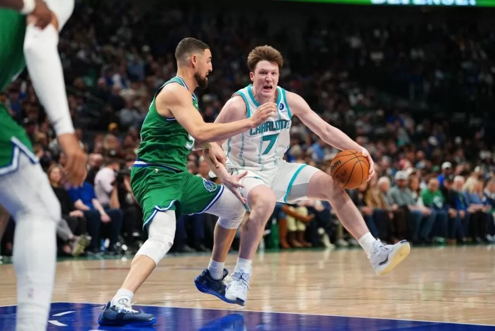 Hornets derrotam Mavericks por 123 a 121 e frustra atuação de 49 pontos de Cooper Flagg