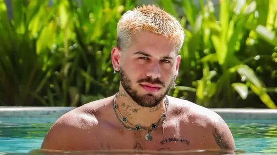 Solteiro, Zé Felipe protagoniza clima quente com influenciadora famosa e tenta evitar registro íntimo; ASSISTA.