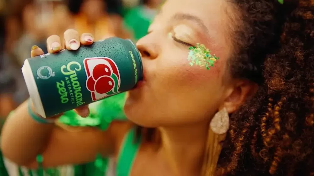 No caso do marco alcançado pelo Guaraná Antarctica, a Ambev citou que a BEES, plataforma digital B2B da companhia, foi um dos grandes responsáveis pela expansão.