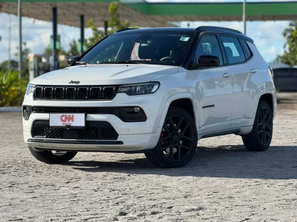Jeep Compass Blackhawk 2026 inaugura motor Hurricane flex de 272 cv