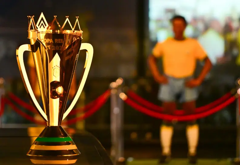 Flamengo e Corinthians disputam neste domingo a Supercopa – e prêmio milionário