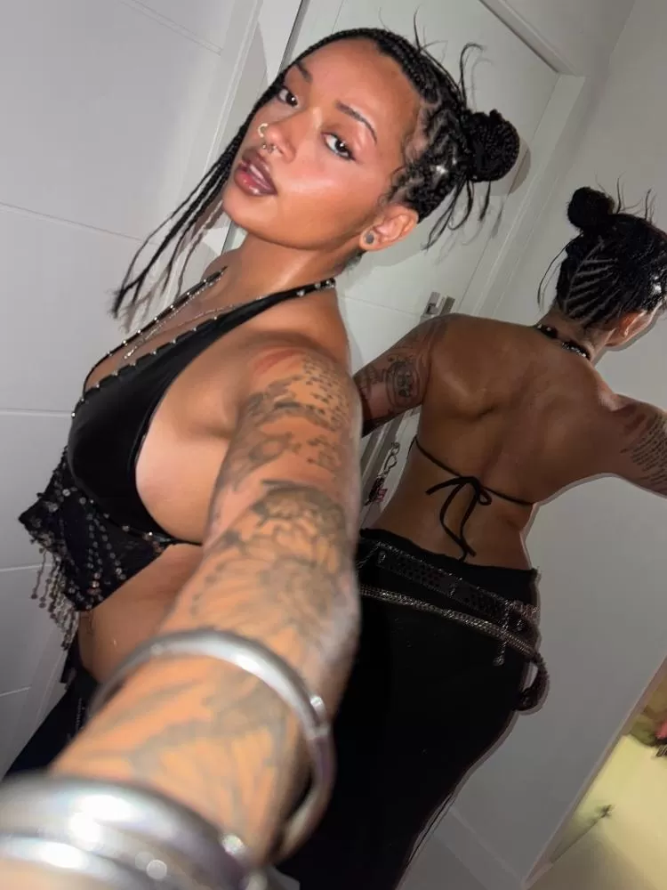 Filha de Xanddy e Carla Perez rebate seguidor após ser chamada de ‘drag’ em comentário