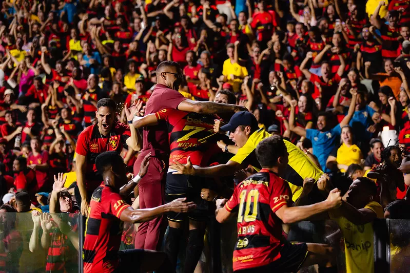 Roger cita Ariano Suassuna e dedica vitória do Sport em clássico para torcida