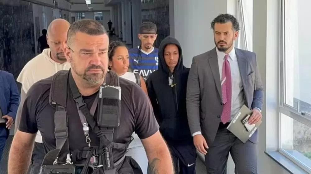 Oruam é solto após polícia encontrar foragido da Justiça na casa dele: 'Vou voltar tranquilo para casa', disse cantor