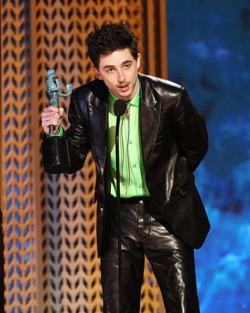 Timothée Chalamet se mostra à altura de interpretar cantor em filme com oito indicações ao Oscar que estreia nesta quinta-feira (27) no Brasil.