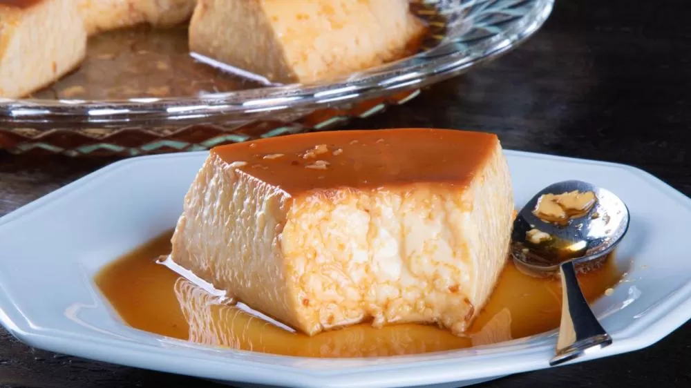 O pudim de leite condensado lisinho e sem furinhos que derrete na boca e conquista qualquer visita