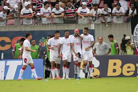 Santa Cruz recebe multa por objetos arremessados no Clássico das Emoções, na Arena de Pernambuco