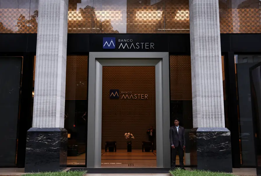 Master: TCE abre investigação para apurar aplicações de R$ 218 mi da Cedae no banco