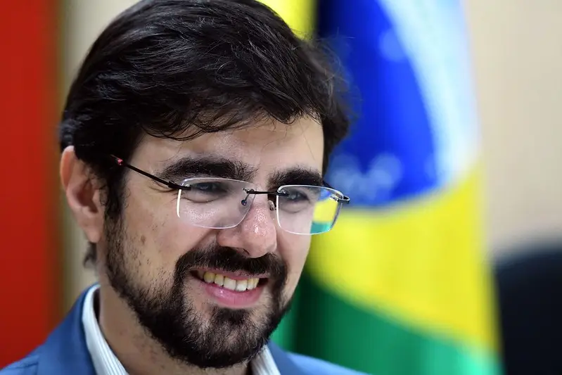 Guilherme Mello, confiança do consumidor, reunião EUA-Irã e mais destaques desta 6ª