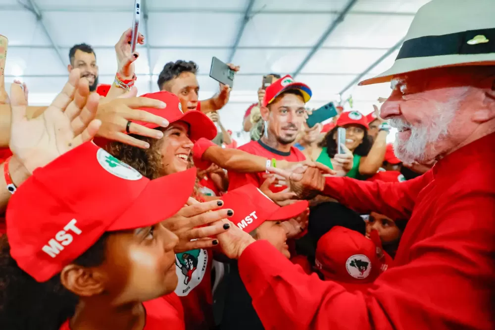 Lula: É a primeira vez que trabalhadores estão recebendo seu contracheque sem IR