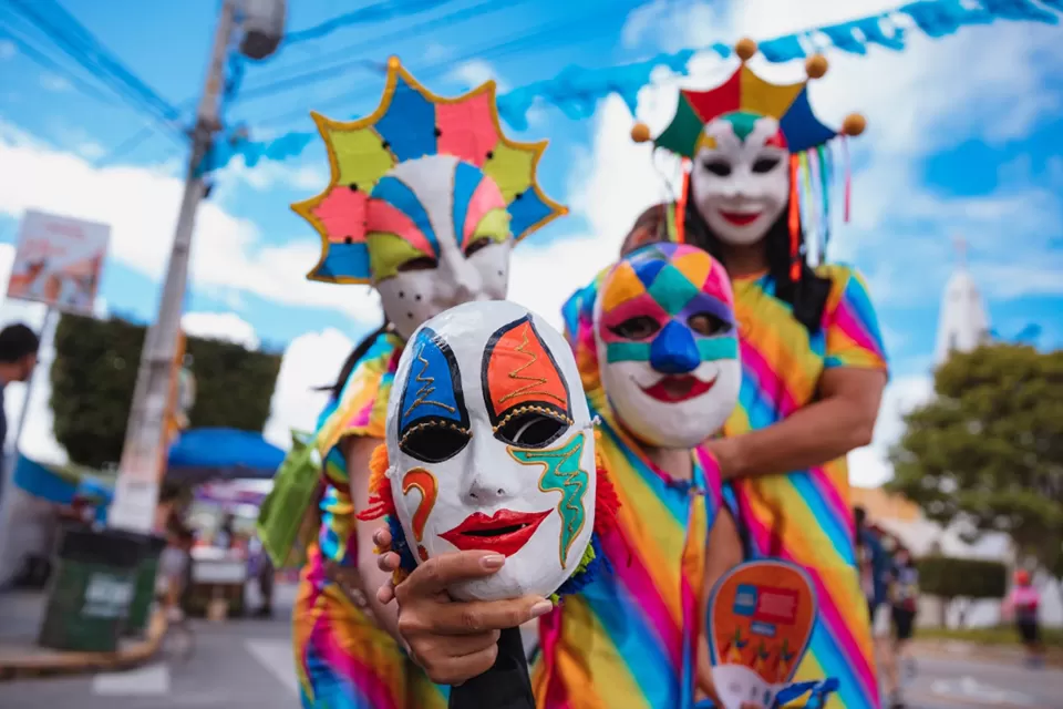 Alunos da escola técnica de Bezerros desenvolvem aplicativo para o Carnaval do Papangu