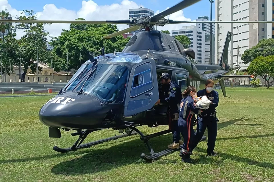 Bebê de nove meses tem convulsões e é socorrida de helicóptero de Surubim para atendimento no HR