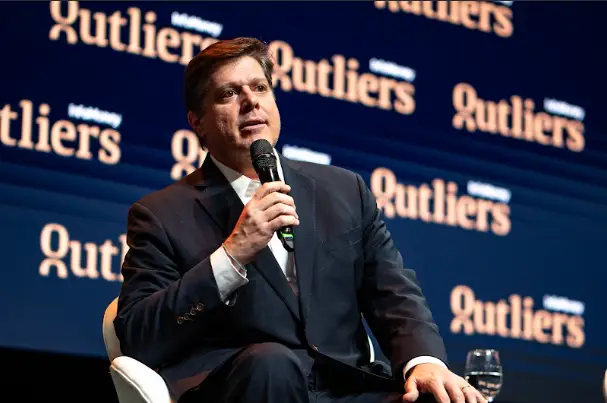 Presidente do MDB indica alinhamento com Tarcísio enquanto Lula quer apoio do partido