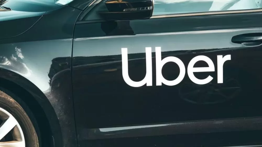 Uber adota novas regras em 2026 e vários modelos deixam a categoria Black; veja lista completa