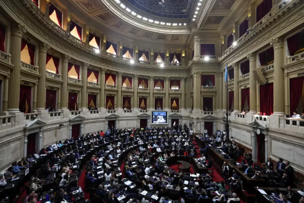 Governo Milei recua em alguns pontos e Senado começa a debater reforma trabalhista