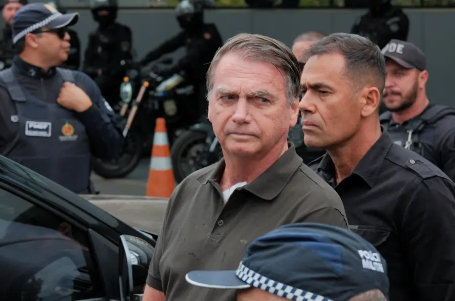 Defesa alega ‘doenças crônicas múltiplas’ e insiste em prisão domiciliar a Bolsonaro