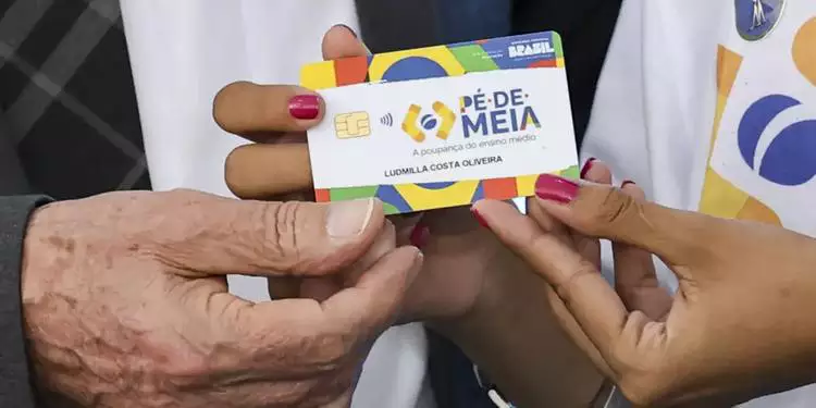 Pé-de-Meia tem segundo dia de depósito para quem concluiu o ensino médio
