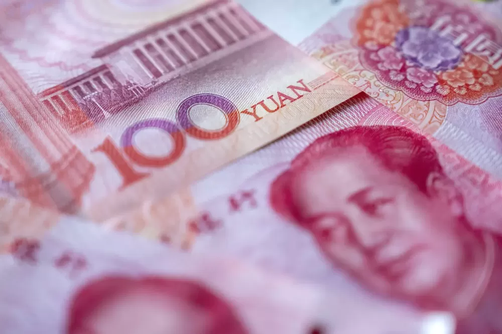 Com dólar em queda, debate sobre controles de capital ganha força na China