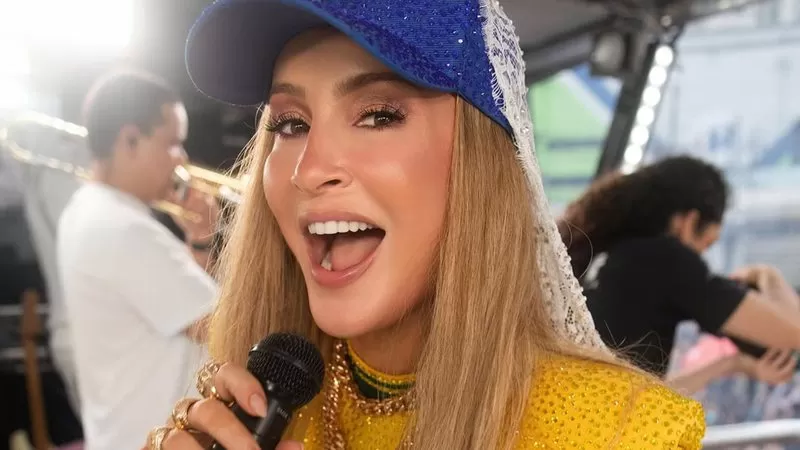 Após polêmica com música, Claudia Leitte comenta nova fase da carreira: “Tenho que cantar”