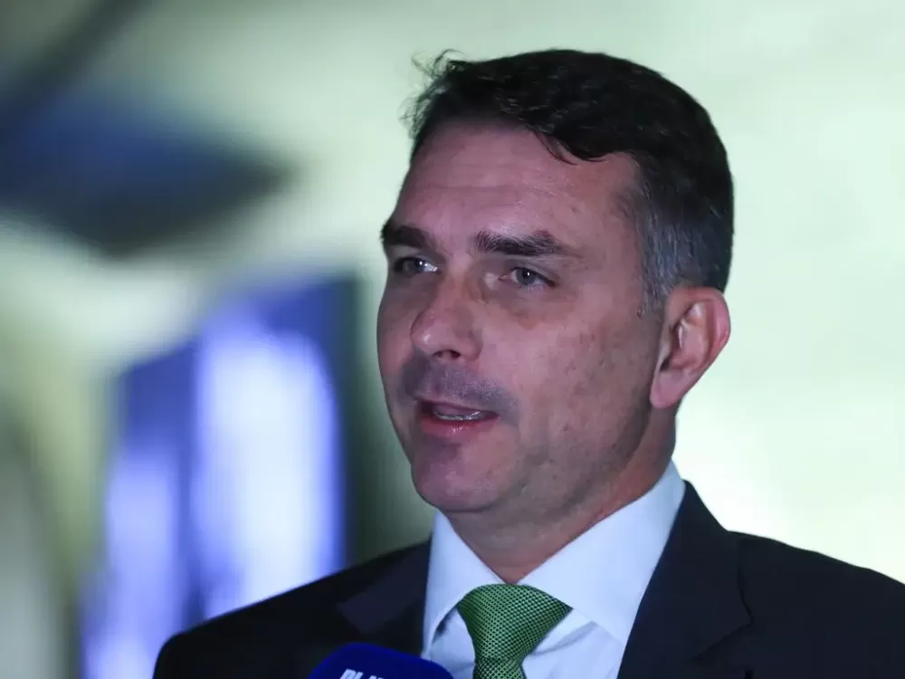 Flávio Bolsonaro diz que não dispensará apoio do Centrão
