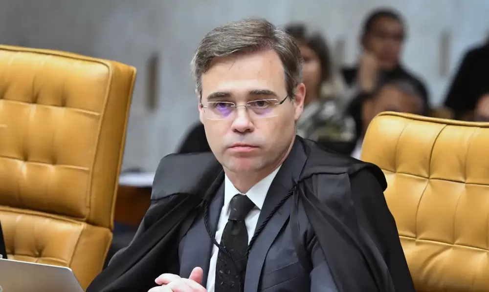 Mendonça assume caso Banco Master no STF após saída de Toffoli.
