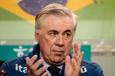 Ancelotti desembarca no Brasil para conhecer a folia do carnaval de Salvador, São Paulo e Rio