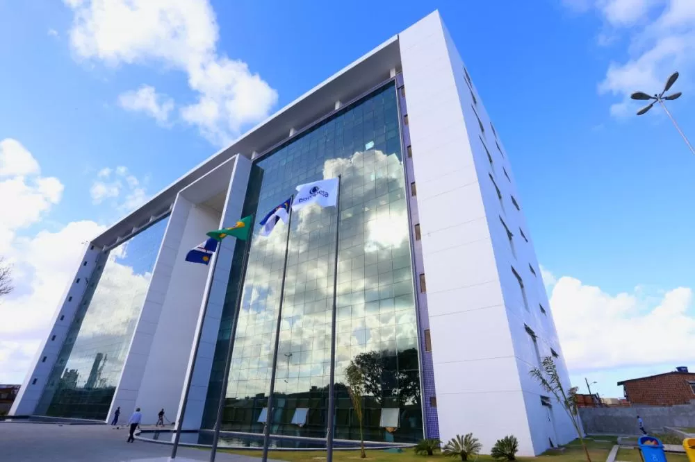 Compesa é multada em R$ 55 mil por vazamento de esgoto em casa em Garanhuns