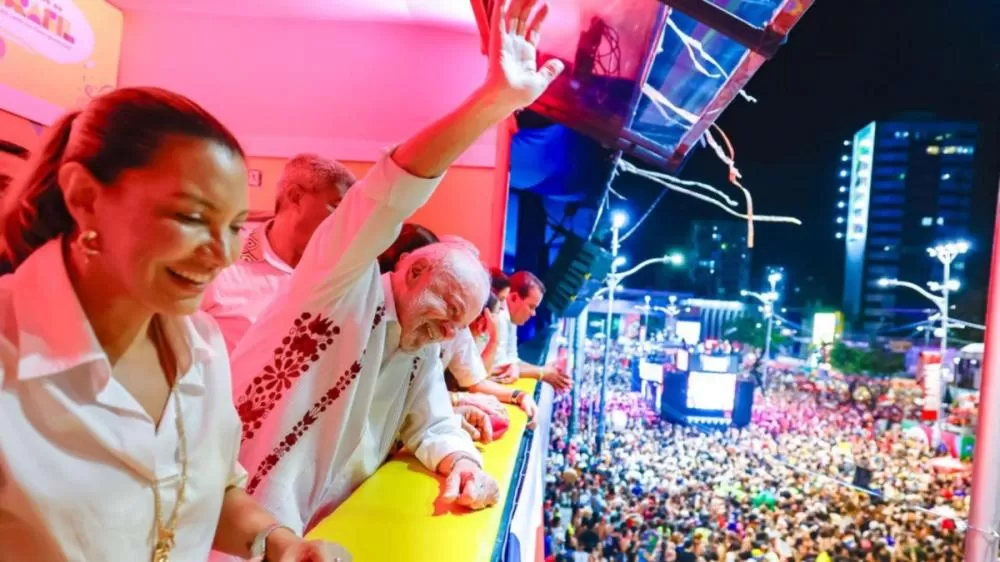 Lula assiste a carnaval de Salvador no sábado e acompanha desfile no Rio no domingo