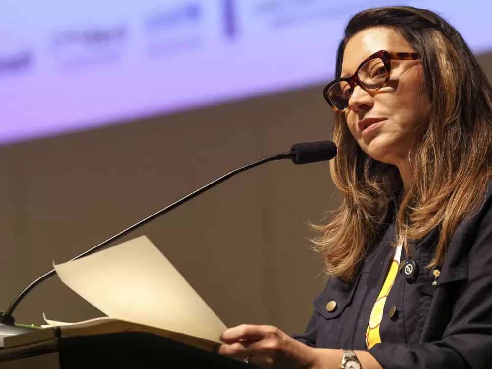 Participação de Janja em desfile em homenagem a Lula no Rio divide aliados.