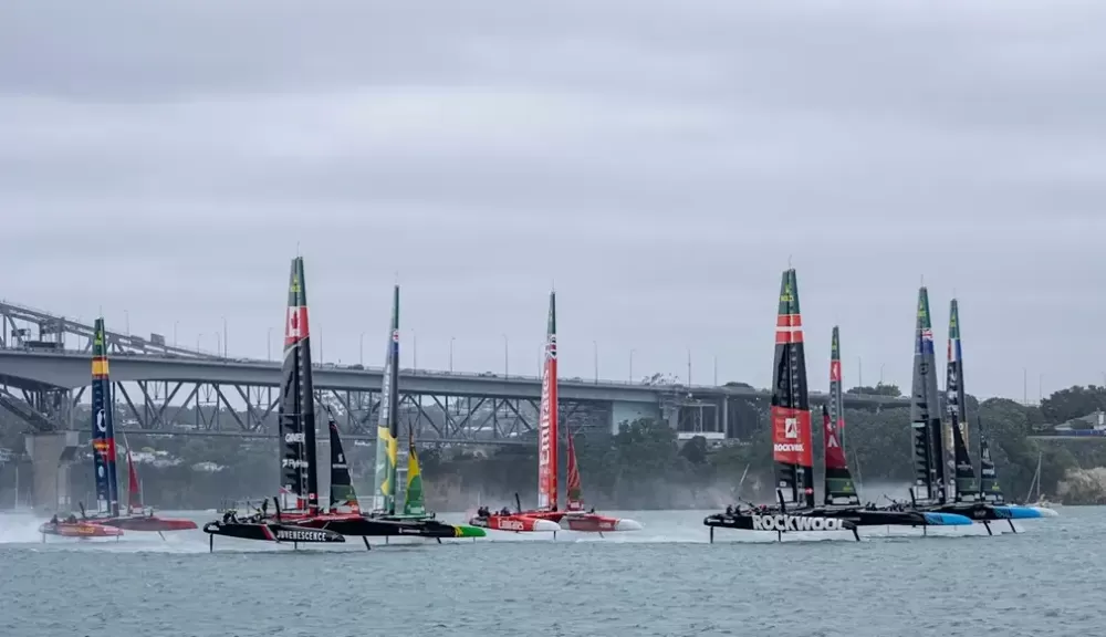 Nova Zelândia: Acidente em campeonato deixa velejador com fraturas expostas