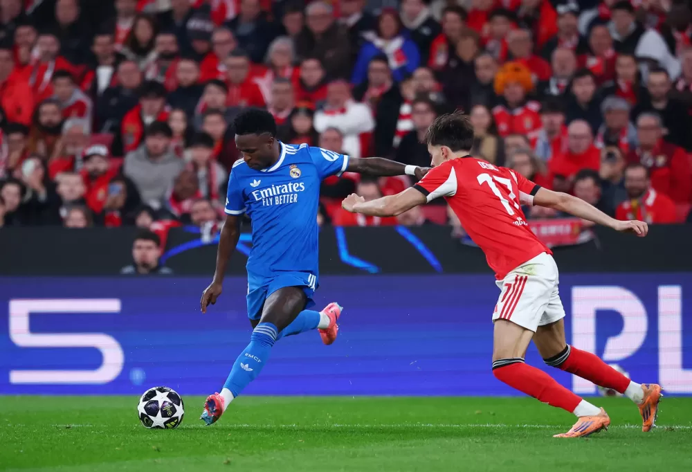 Vini Jr. marca golaço histórico na Champions, em jogo marcado por caso de racismo