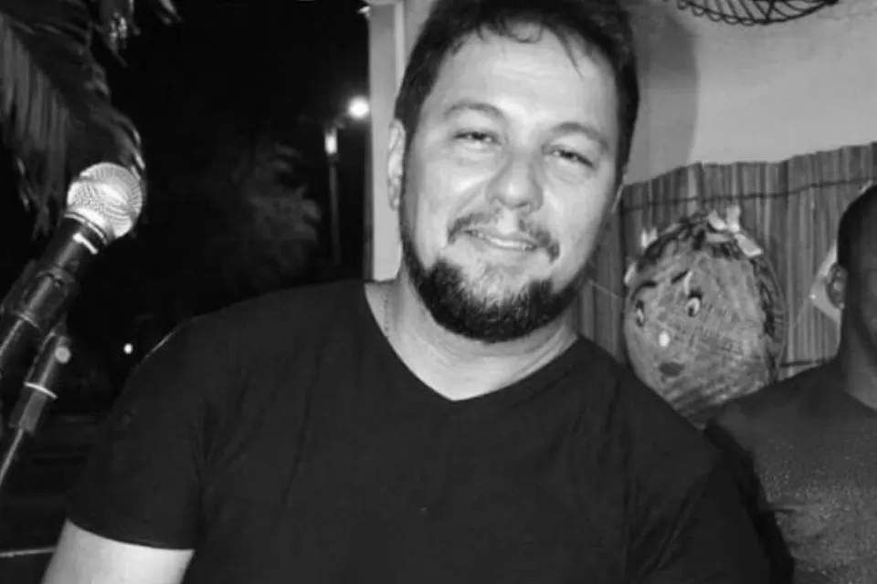 Cantor de banda de forró é encontrado morto na sua casa, em Abreu e Lima, no Grande Recife