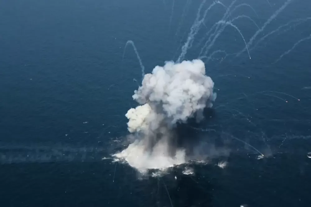 Irã e Rússia fazem exercício naval em meio a fechamento parcial do Estreito de Ormuz