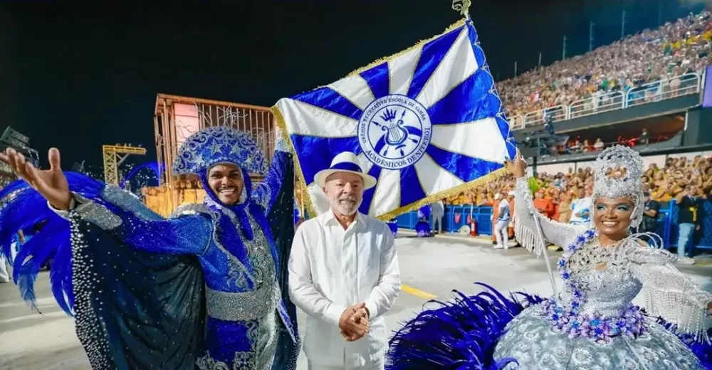 Petistas silenciam sobre rebaixamento de escola de samba que fez desfile sobre Lula