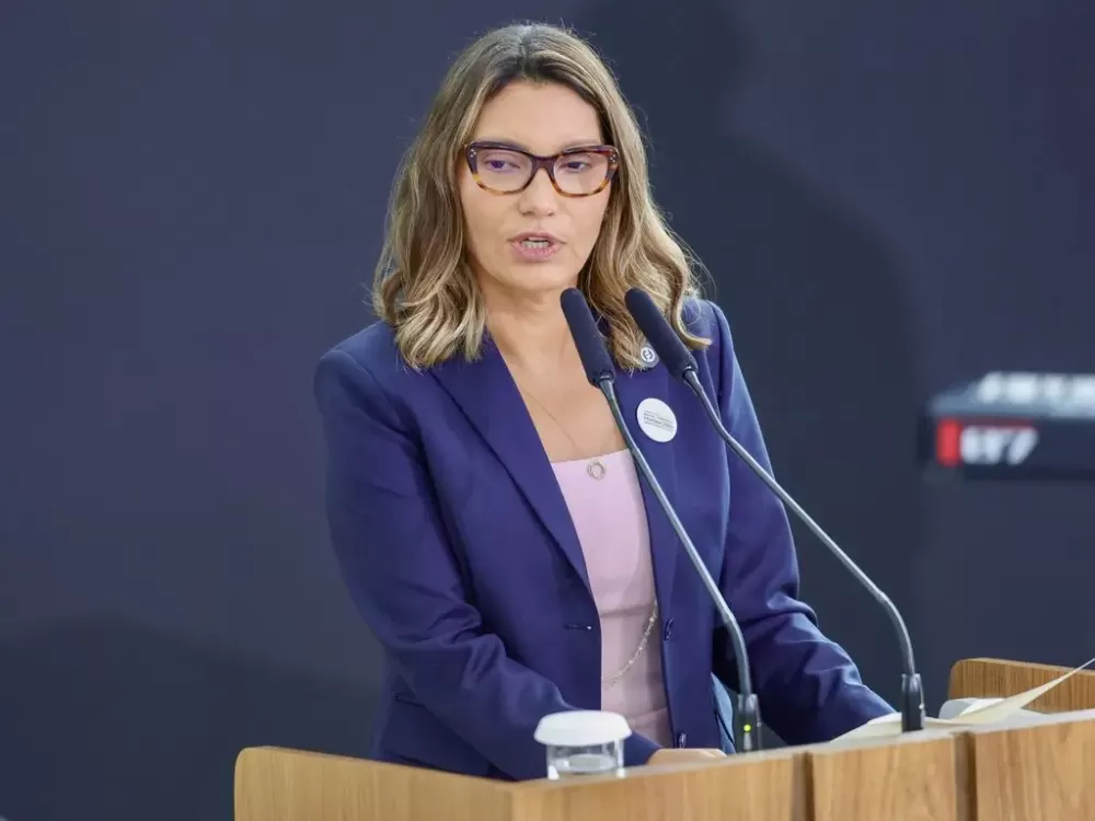 “Arte não é para covardes”, reage Janja após escola que homenageou Lula ser rebaixada