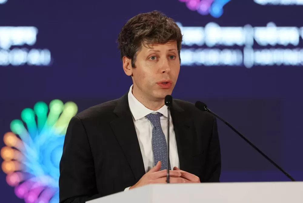 Superinteligência surgirá em alguns anos e nem CEOs serão poupados, diz Sam Altman