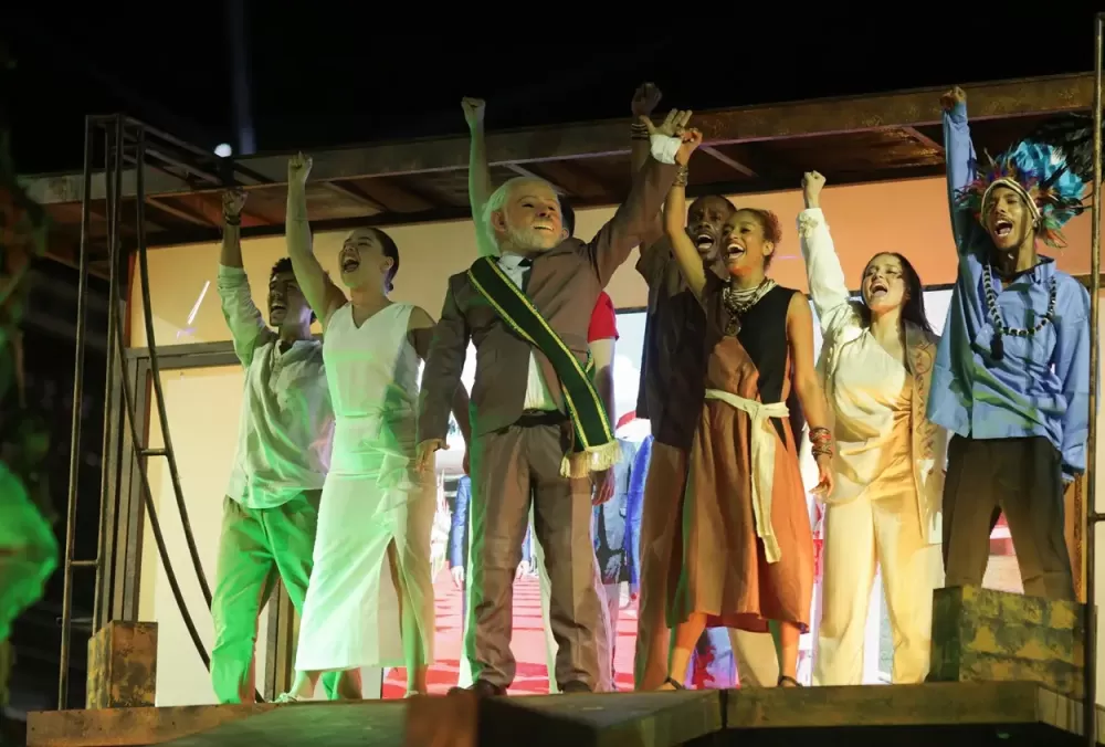 Governo reage à ofensiva contra desfile que homenageou Lula e PT avalia ir ao TSE