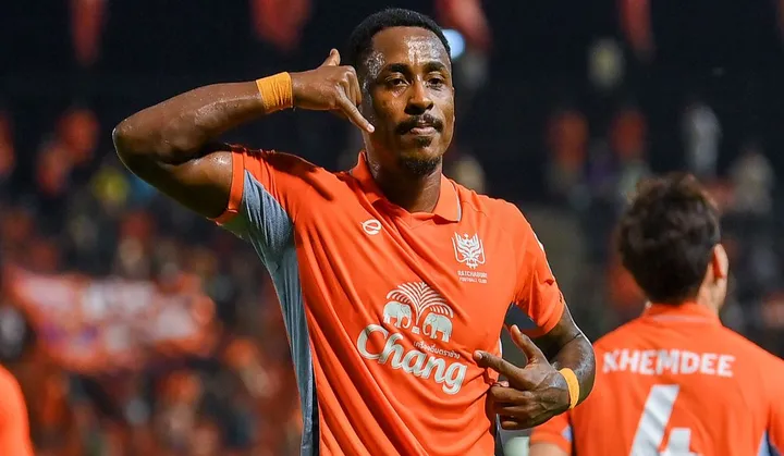 Jogador brasileiro denuncia racismo um dia após ataque contra Vini Jr.