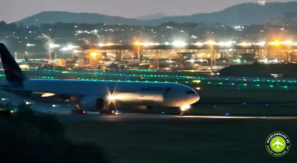 VÍDEO: Avião da Latam abortou decolagem após aviso de temperatura do motor