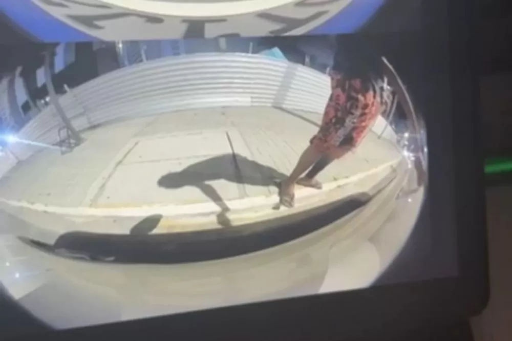 Flanelinha risca carro após proprietário se recusar a adiantar R$ 20 para estacionar em Boa Viagem