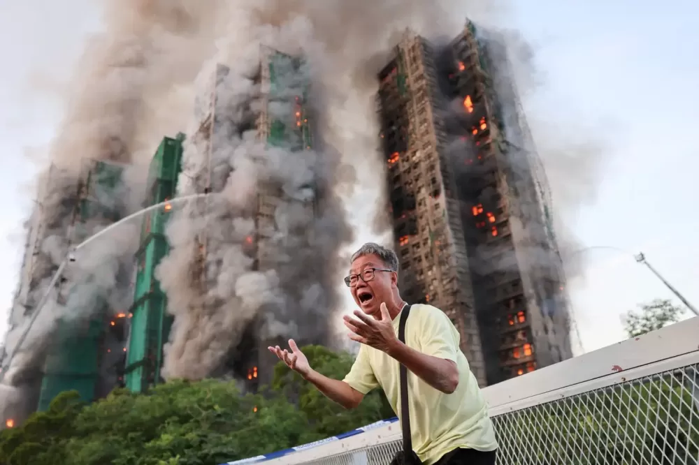 Hong Kong planeja comprar apartamentos devastados em incêndio mortal em prédios