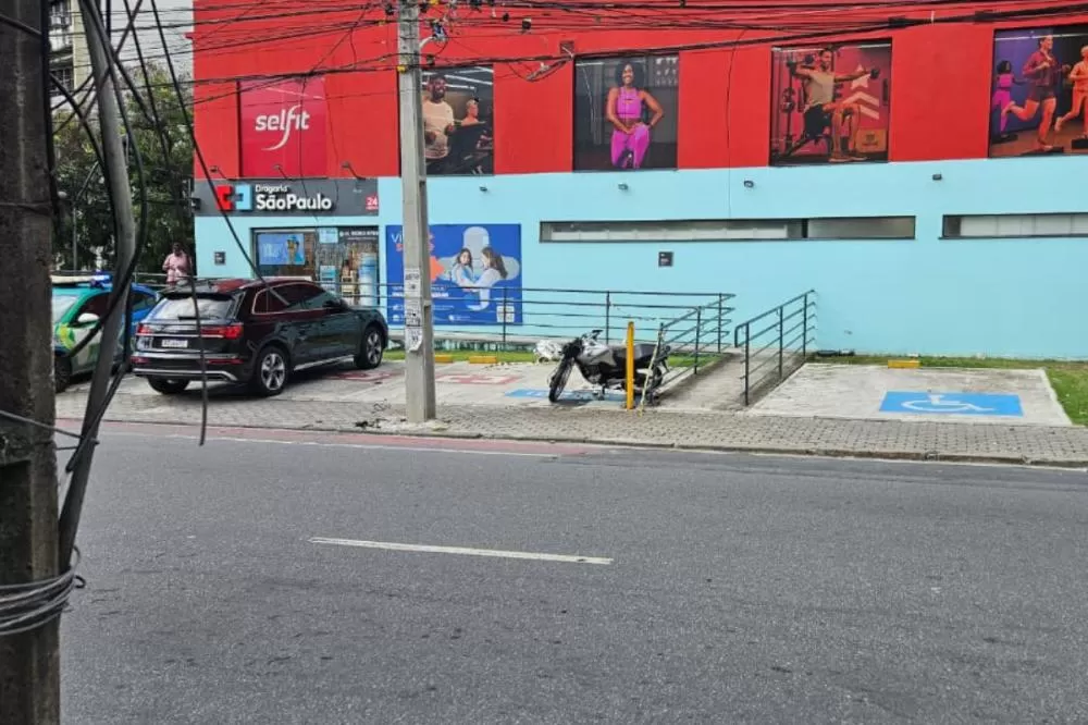 Motociclista morre após colidir contra poste na Zona Norte do Recife
