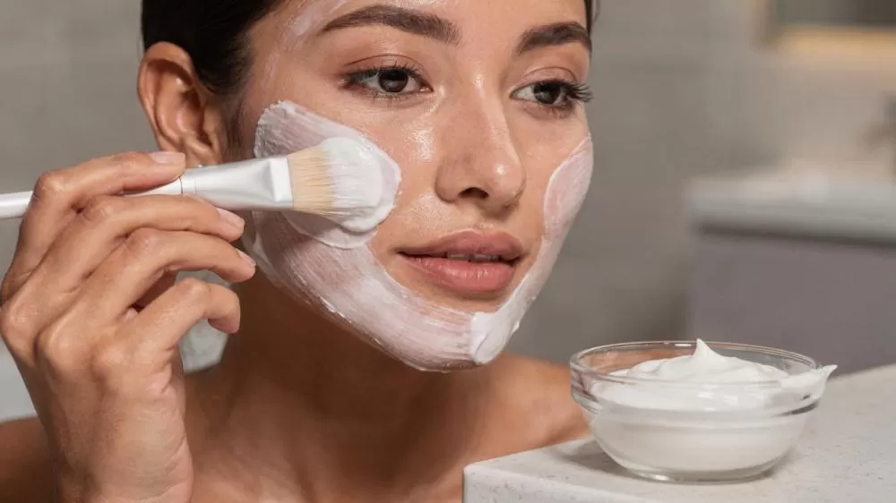 Poção mágica caseira com amido de milho que deixa sua pele igual de porcelana em 10 minutos