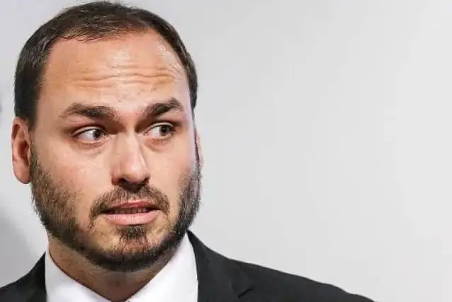 Carlos Bolsonaro se queixa de Valdemar e diz que pai é isolado das decisões do PL