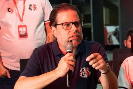 Presidente do Santa concederá coletiva para tratar de futuro do clube; técnico pode ser anunciado