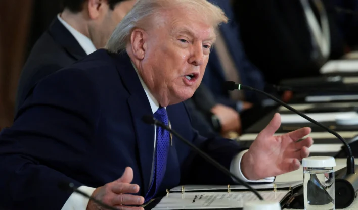 Avaliação de Trump cai nos EUA com desgaste econômico e baixa confiança pública