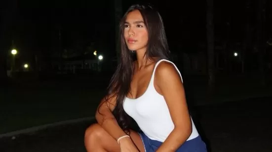 Ex-nora de Luciano Huck e Angélica, Duda Guerra abre o jogo sobre procedimentos no bumbum após desfilar na Sapucaí