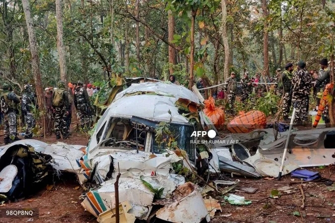 Queda de avião de transporte médico deixa sete mortos na Índia.