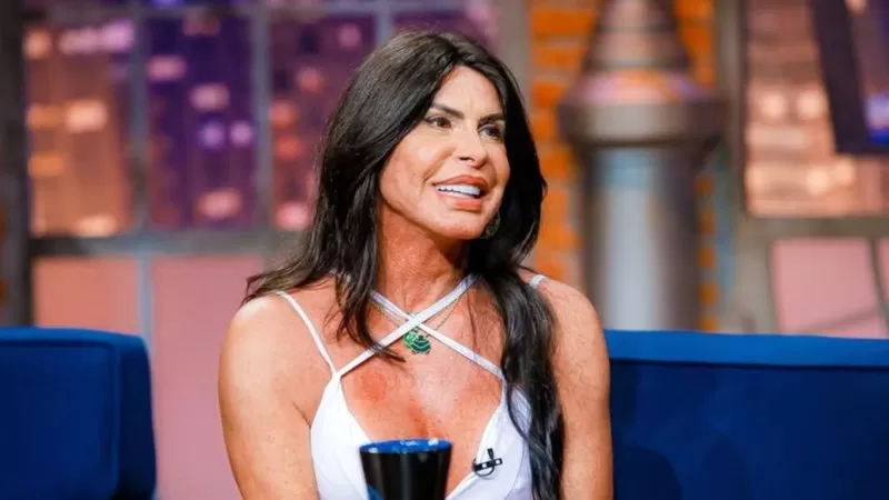 Gretchen surpreende ao surgir sem prótese capilar para anunciar ação solidária com lace de carnaval; veja