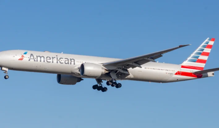 Colômbia investiga possível impacto de bala em avião da American Airlines